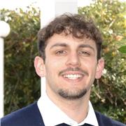 Studente al terzo anno di ingegneria aerospaziale impartisce lezioni per liceali e universitari